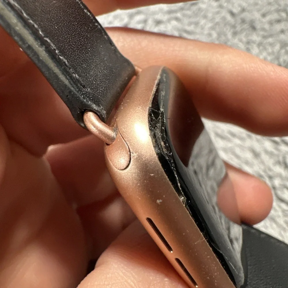 Apple Watch Series 5 40mm Rose Gold Untested For Parts Cracked Corner